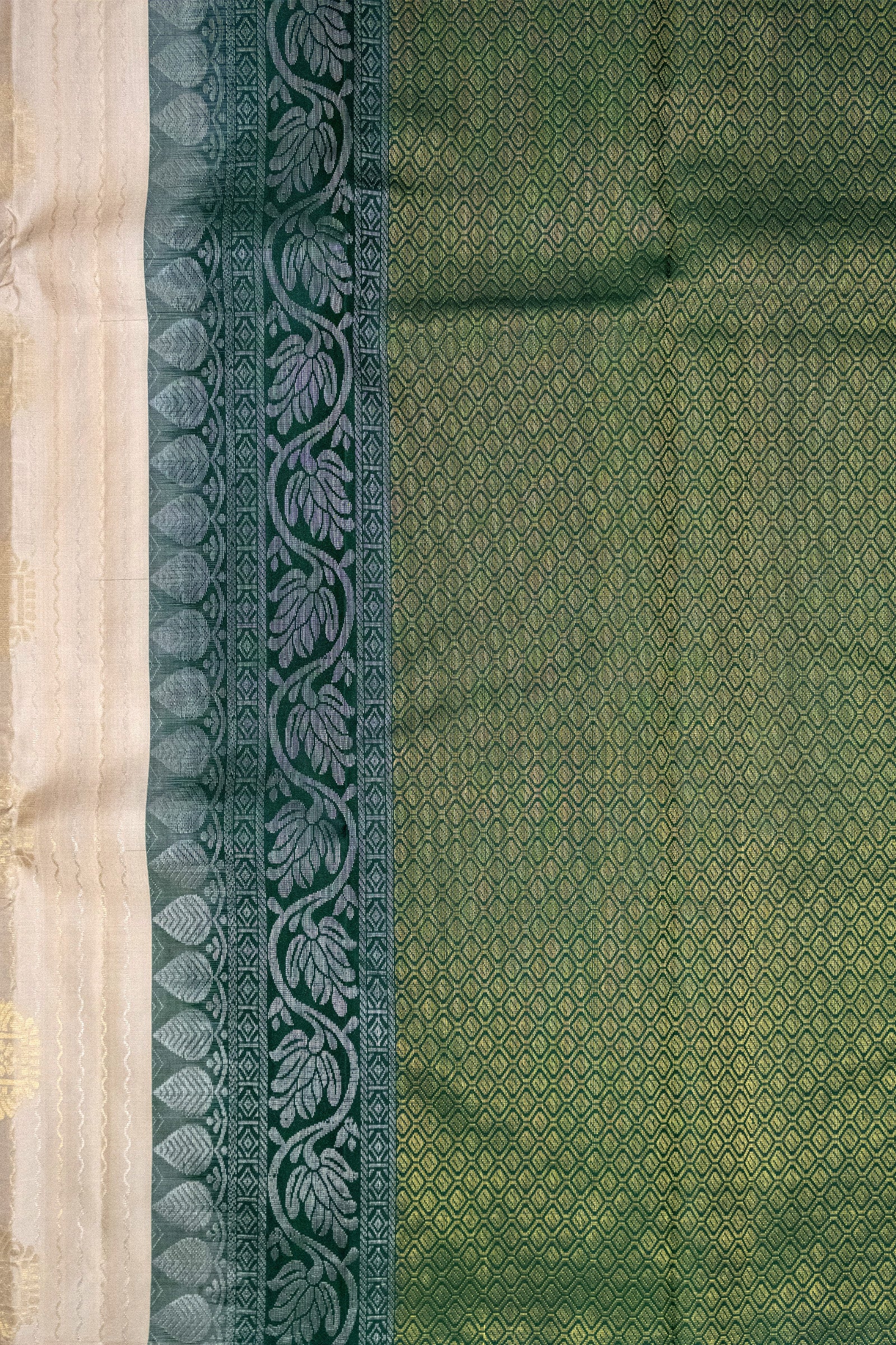 CREAM & GREEN - KANCHIPURAM HANDLOOM BORDERLESS PURE SILK SAREE